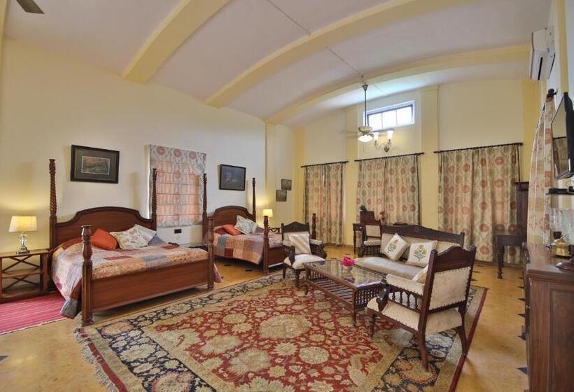 套房带泳池景, Roop Niwas Kothi, Near Mandawa