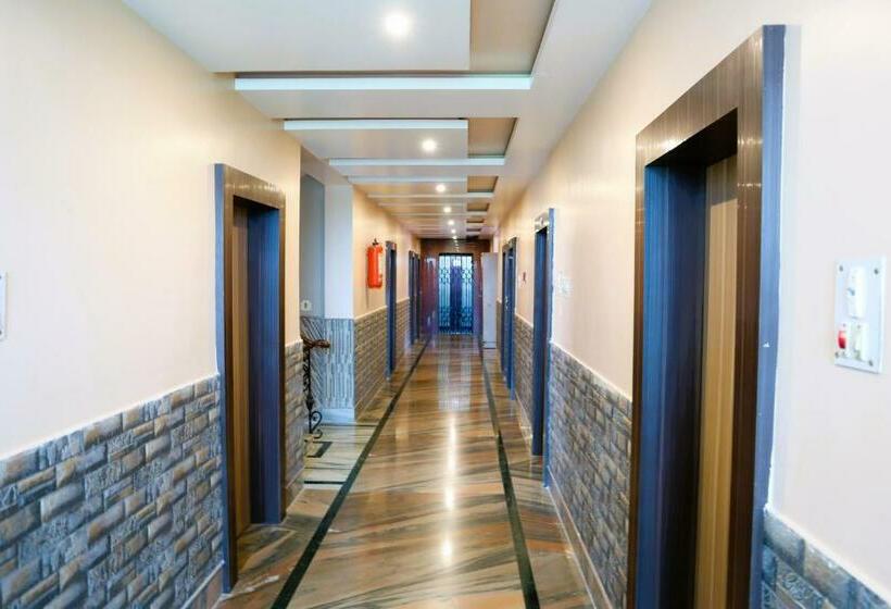 Номер Стандарт, Staymaker Hotel Suraj   Only Indian Citizens Allowed