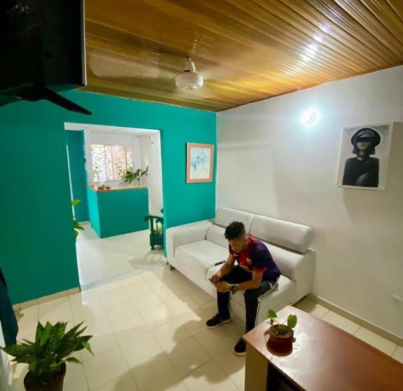 اتاق استاندارد چهار تخته, Aurelia Compartida Hospedaje