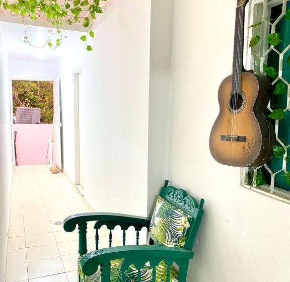 اتاق استاندارد چهار تخته, Aurelia Compartida Hospedaje