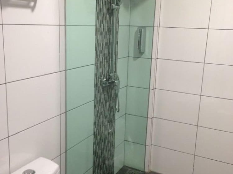 Quarto Estandar, Nagoya Inn