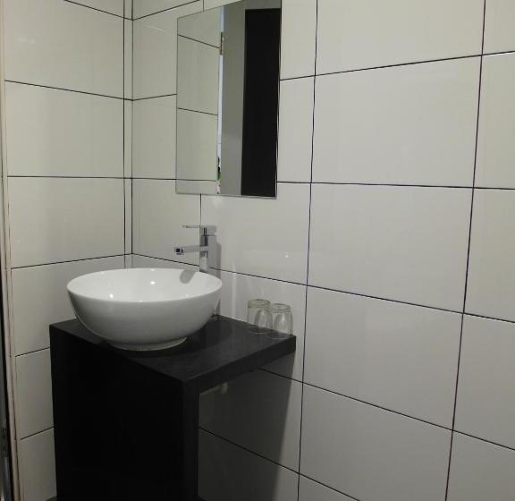 Quarto Triplo Estandar, Nagoya Inn
