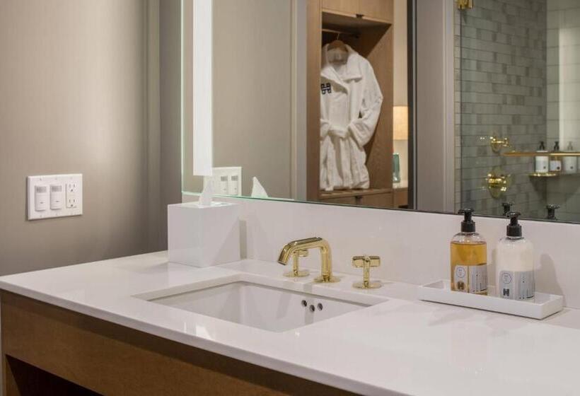 Номер Премиум, The Hi Lo, Autograph Collection