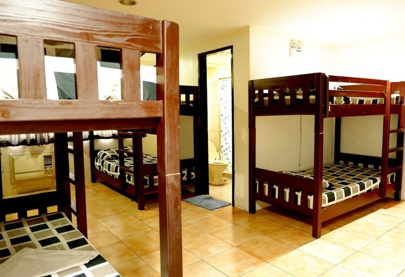 Кровать в Общей Комнате, The Fort Budget Hotel   Bonifacio Global City   Hostel