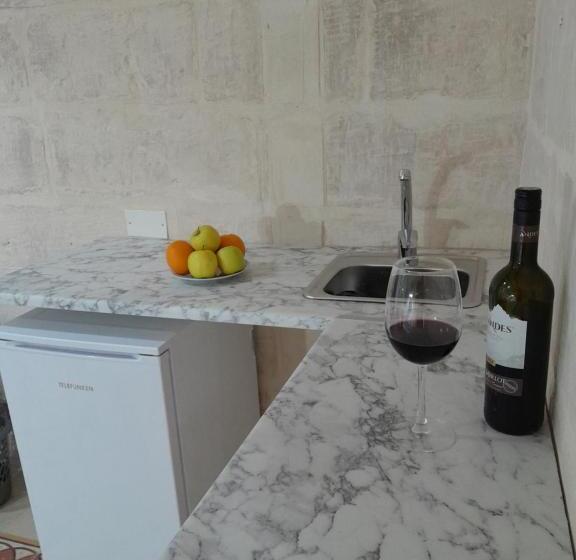 اتاق استاندارد با بالکن, Limestone Sun Suites