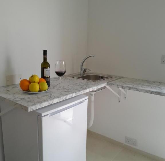 اتاق استاندارد با چشم‌انداز شهر, Limestone Sun Suites