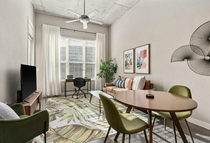 Номер Стандарт, Lodgeur At Elan Med Center