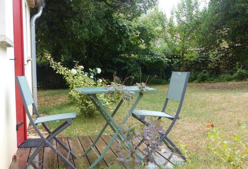 اتاق استاندارد با تراس, Clos De Beauregard
