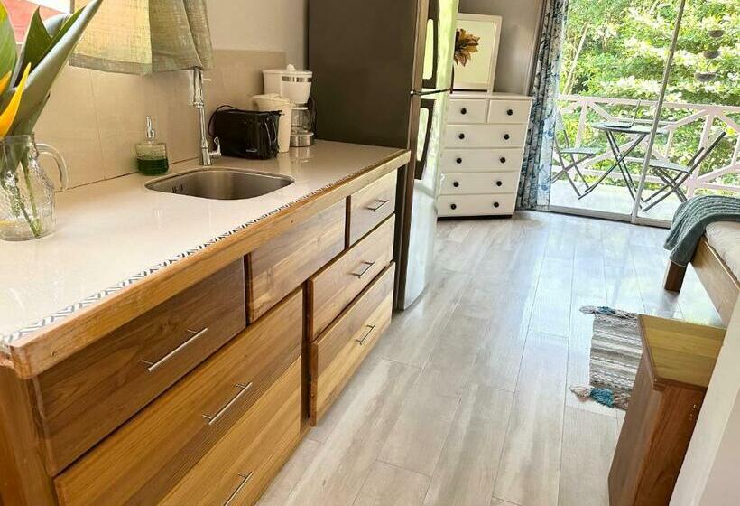 اتاق استاندارد سه تخته با بالکن, Guava Shores Castara