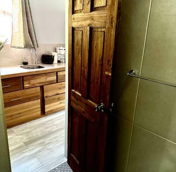 اتاق استاندارد سه تخته با بالکن, Guava Shores Castara