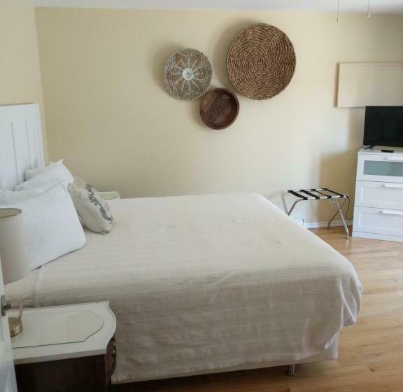 اتاق استاندارد با تخت بزرگ, By The Bay Lavender Villa
