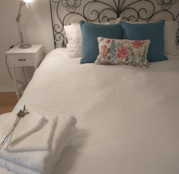 اتاق استاندارد با تخت بزرگ, By The Bay Lavender Villa