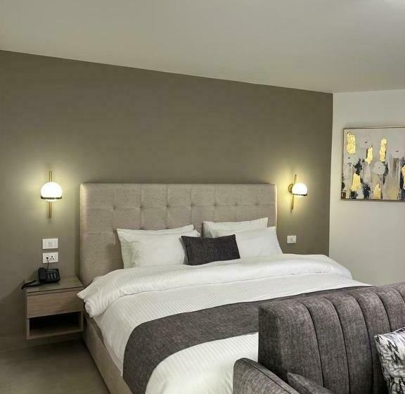 سوئیت با تخت بزرگ, Red Carpet Suites