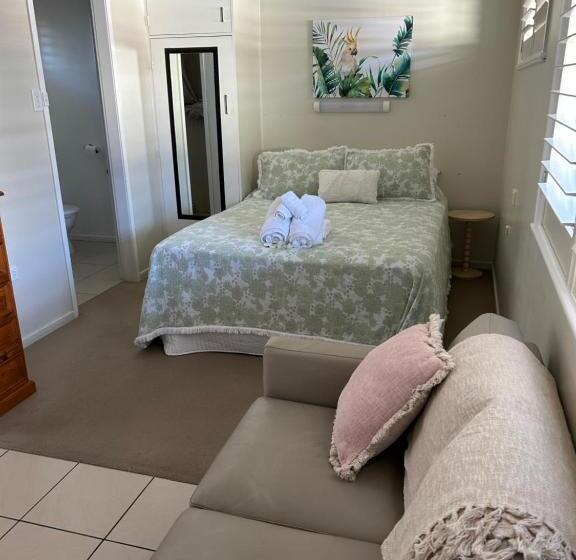스탠다드 스튜디오, Toowoomba Hospital Apartments