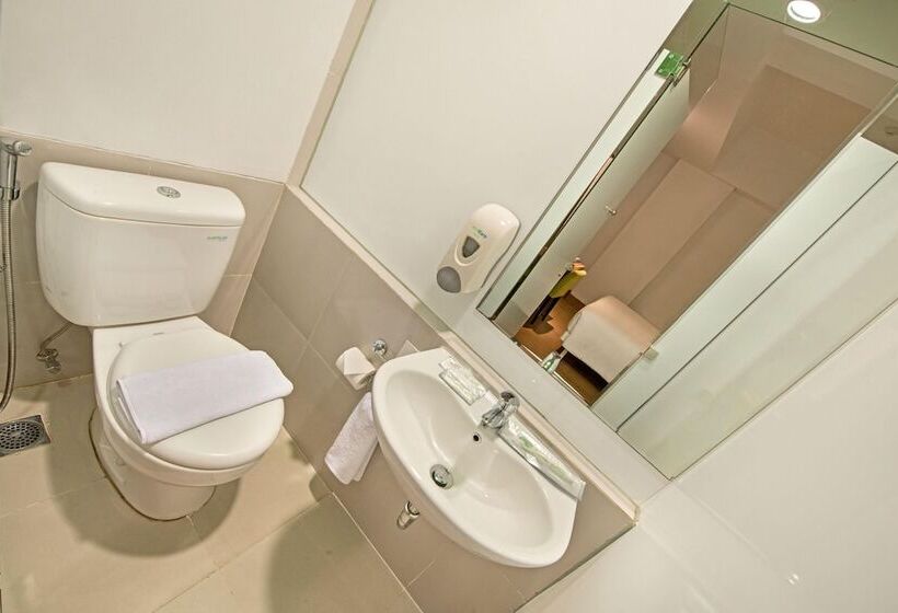 Номер Deluxe, Whiz Prime Hotel Balikpapan
