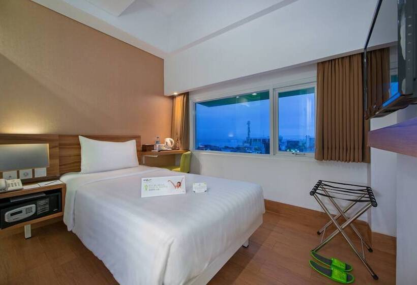 Номер Deluxe, Whiz Prime Hotel Balikpapan