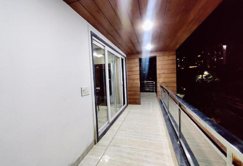 اتاق استاندارد با تخت بزرگ, Blueneck Sec 47 Near Ikea Gmp Gurugram