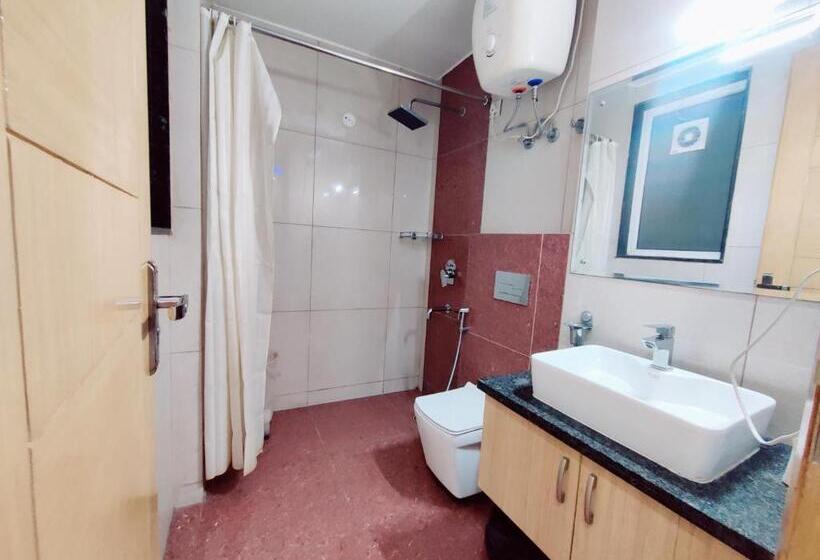 اتاق استاندارد با تخت بزرگ, Blueneck Sec 47 Near Ikea Gmp Gurugram