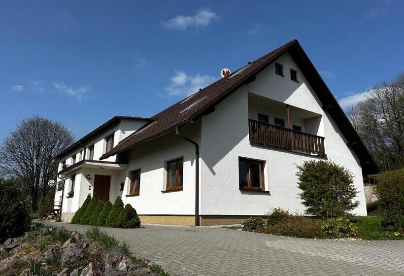 Номер Стандарт, Restaurace A Penzion Na Stráni