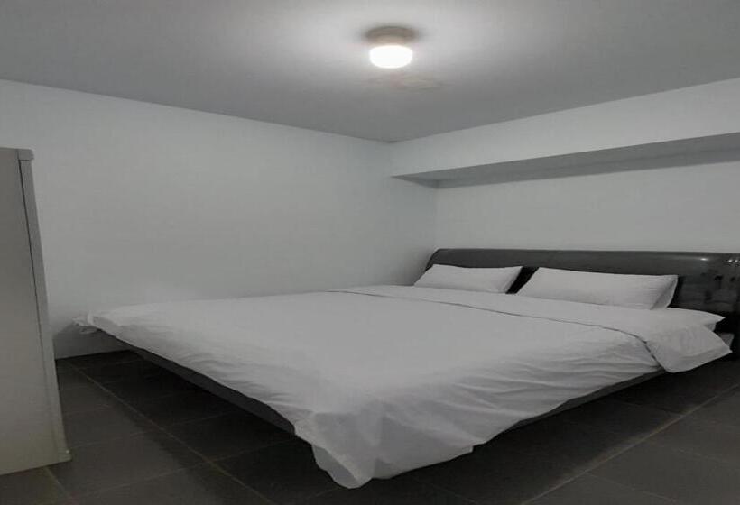 스탠다드 룸, Spot On 92236 Kediri Family Homestay