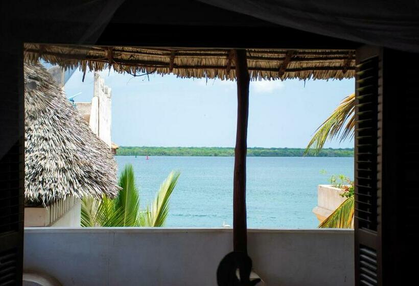 اتاق سه نفره سوپریور با چشم‌انداز دریا, Lamu House