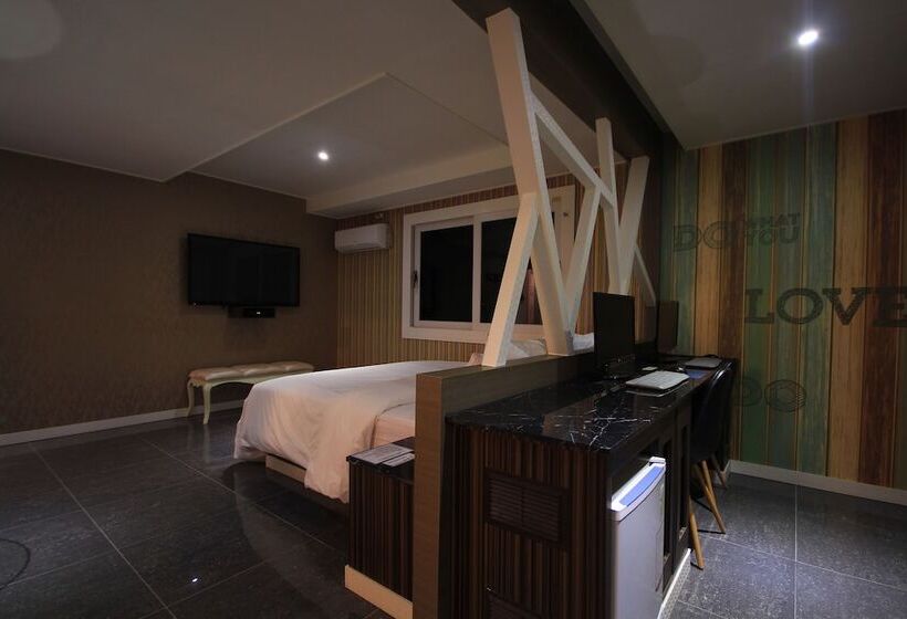 수피리어 룸, Star Motel