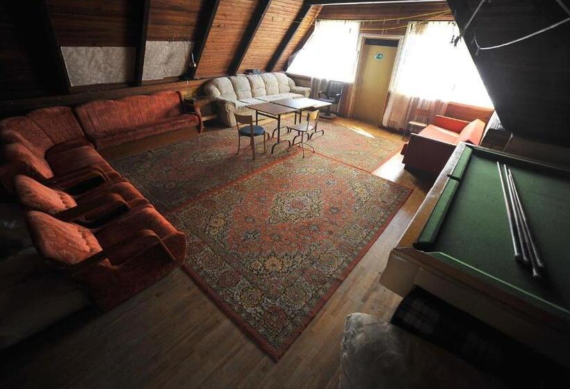 استودیو خانوادگی, Nostalgija Pervalkoje