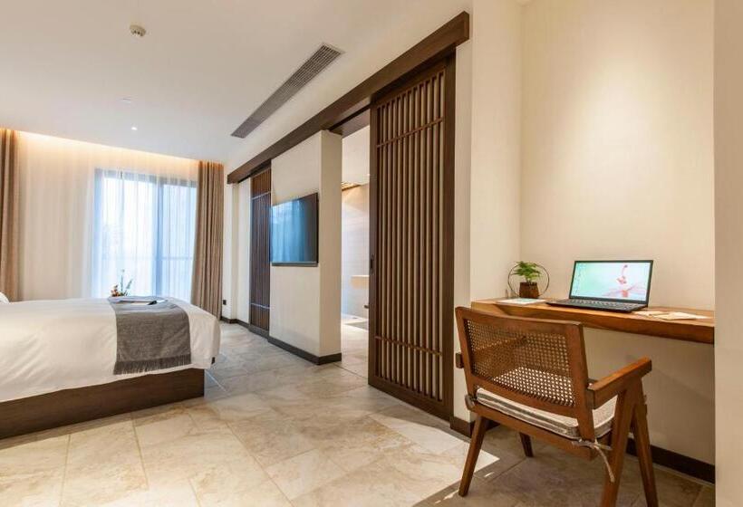 Quarto Estandar, Liangyun Ssaw Boutique