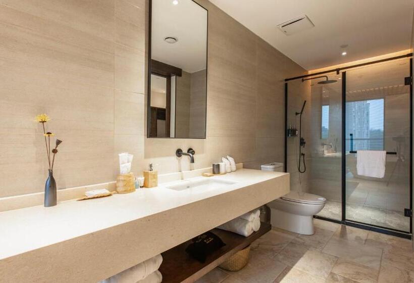 Quarto Estandar, Liangyun Ssaw Boutique
