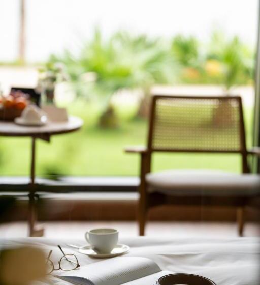 اتاق استاندارد با چشم‌انداز دریاچه, The Five Villas & Resort Ninh Binh