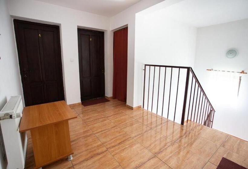 Трехместный Номер Стандарт с Балконом, Casa Poienita Apusenilor