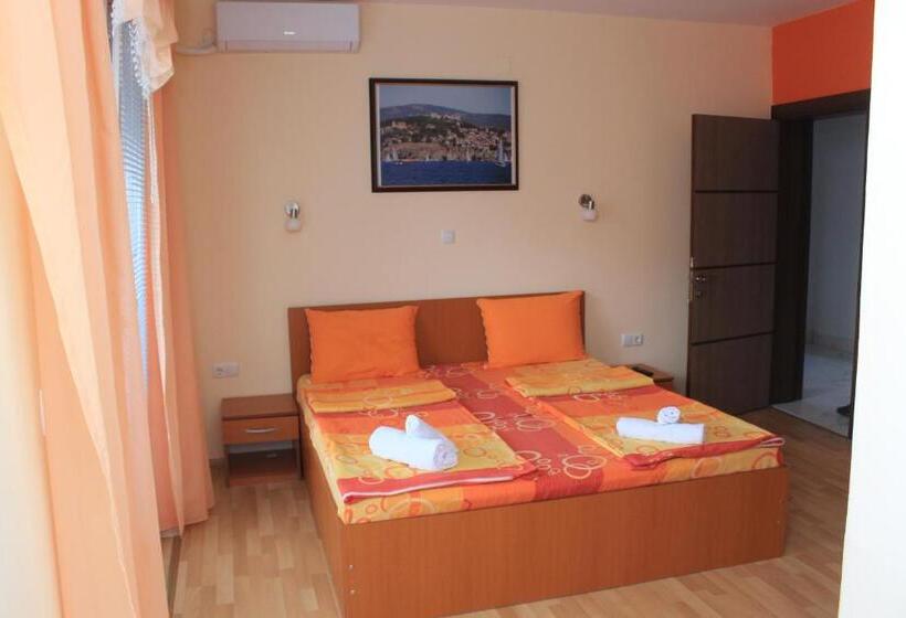 اتاق لوکس با بالکن, Villa Mimi