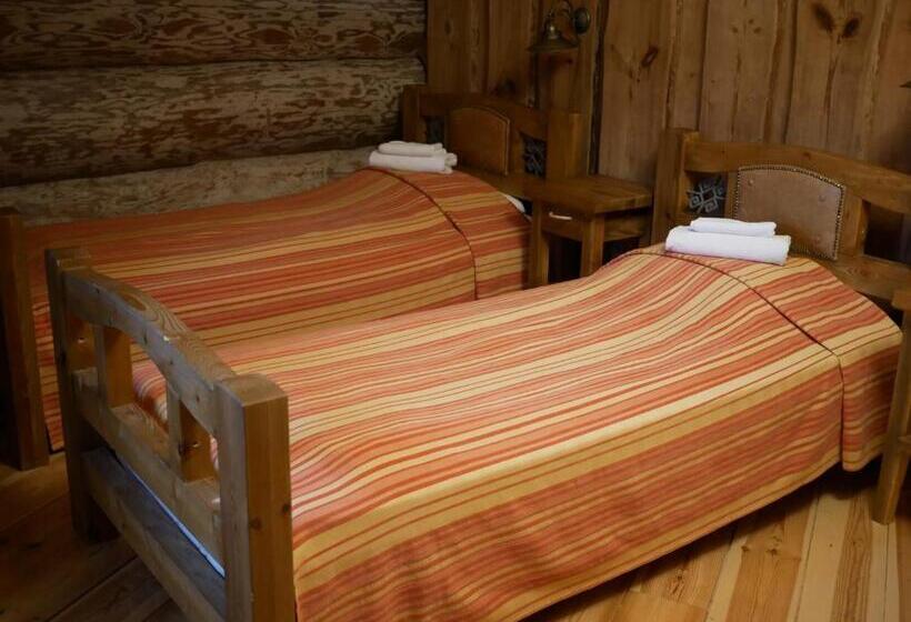 Quarto Triplo Estandar Banheiro Compartilhado, Greete Motel