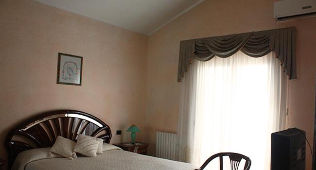 اتاق لوکس با بالکن و چشم‌انداز دریا, B&b Angolo Di Paradiso