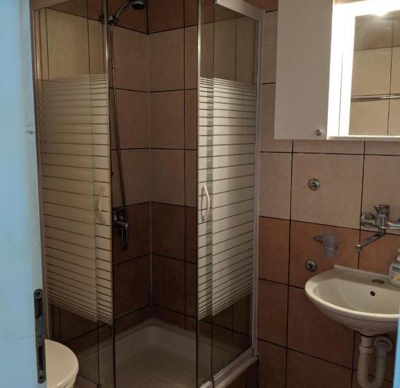 استودیو خانوادگی, Apartmani Sara
