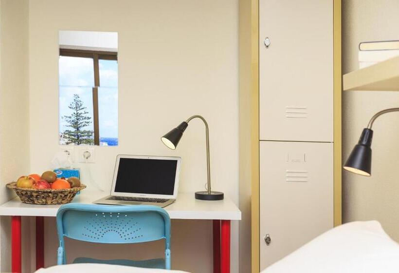 스탠다드 트리픔 룸 공동욕실, Stay Rhodes Hostel & Bar