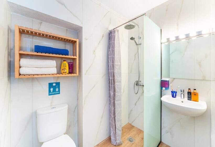 공동 객실, Stay Rhodes Hostel & Bar