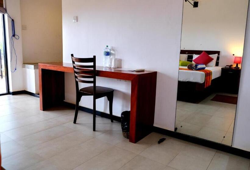 اتاق لوکس با بالکن و چشم‌انداز دریا, Wellé Wadiya Beach Villa