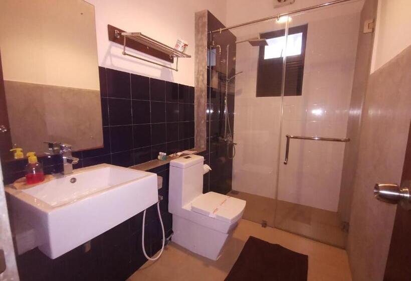 اتاق لوکس با بالکن و چشم‌انداز دریا, Wellé Wadiya Beach Villa