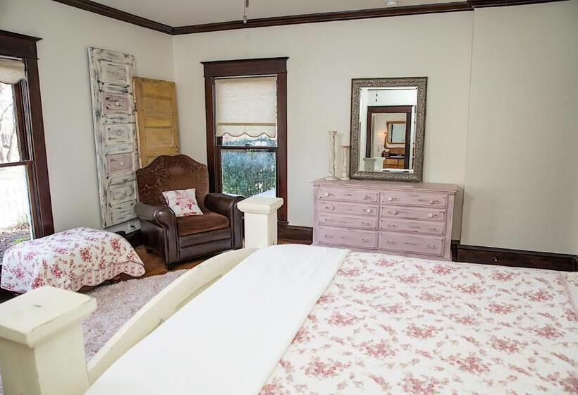 Номер Deluxe, Red Gate Inn