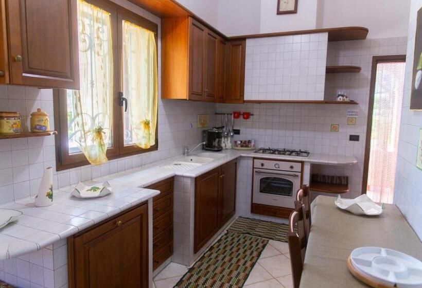 سوییت جونیور با چشم‌انداز استخر, Villa Tonia