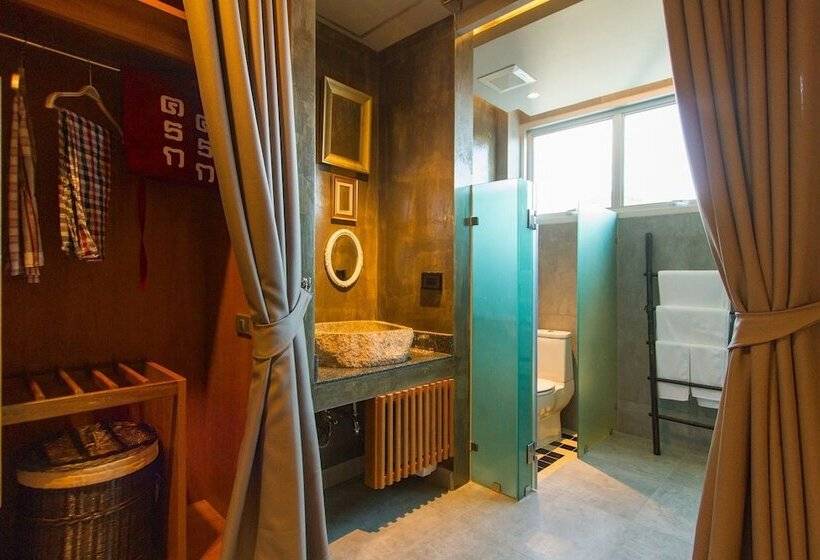 Номер Deluxe, Kroque Boutique & Bistro