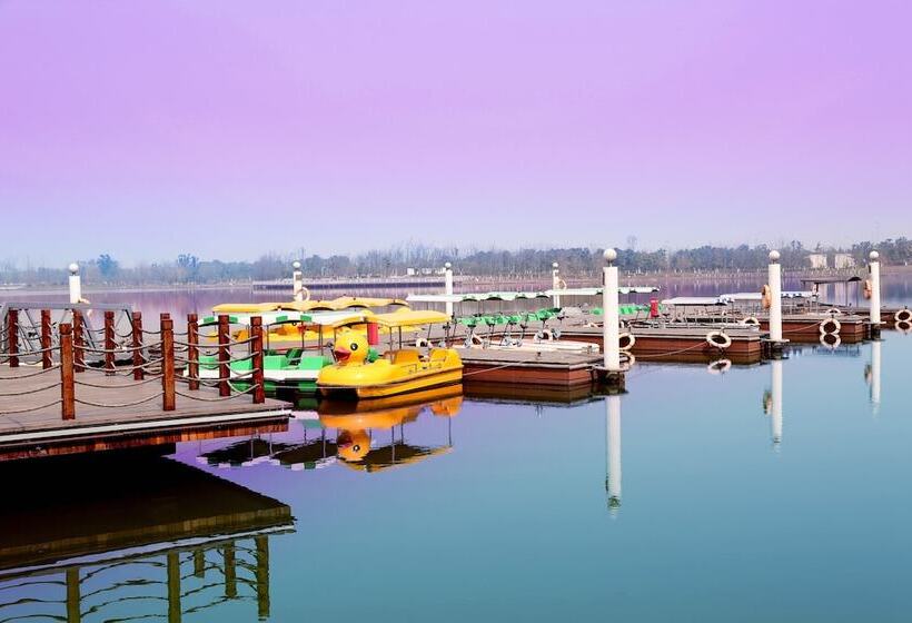 Номер Премиум Вид на Озеро, Renaissance Suzhou Wujiang