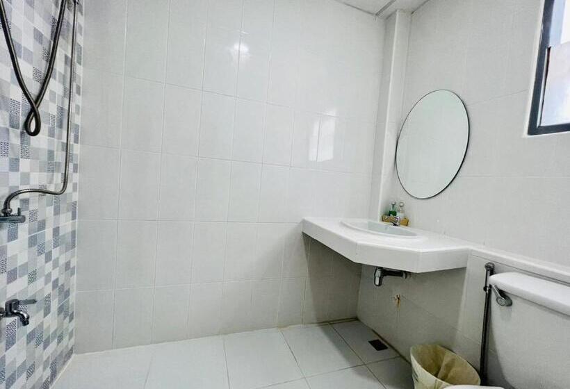 Quarto Deluxe, Bed By Tha Pra Sha Plus