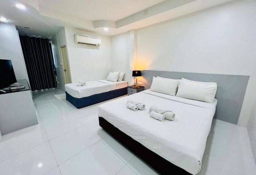 Quarto Deluxe, Bed By Tha Pra Sha Plus
