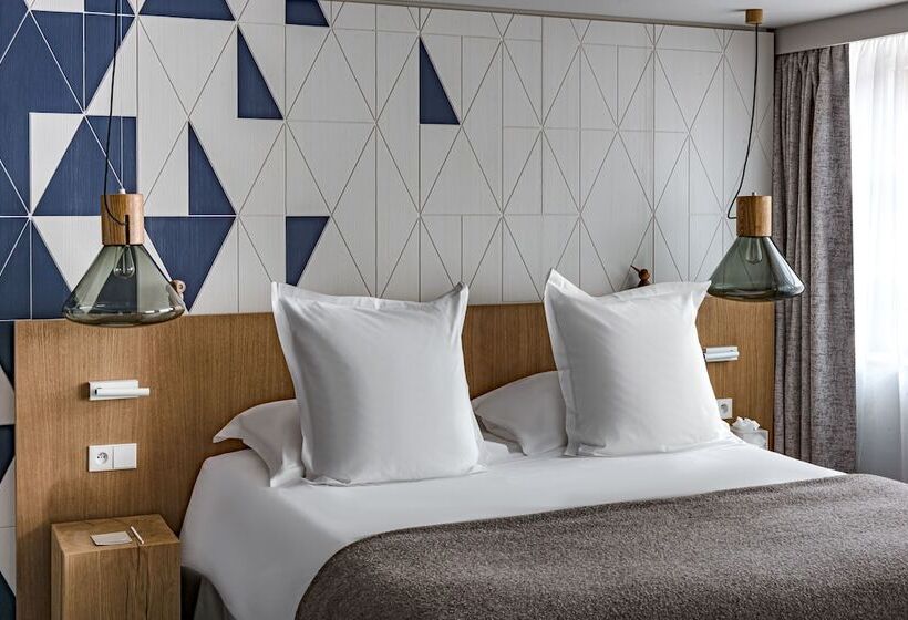 Номер Superior, White 1921 Courchevel