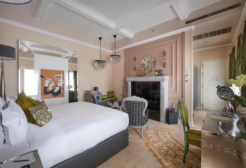 Номер Deluxe Кровать Кинг, Aria Hotel Budapest By Library Hotel Collection