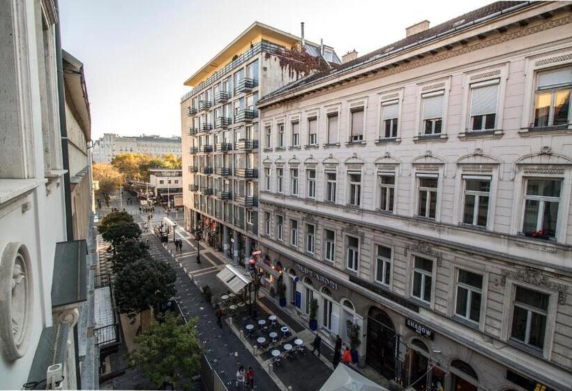 Номер Deluxe, Aria Hotel Budapest By Library Hotel Collection
