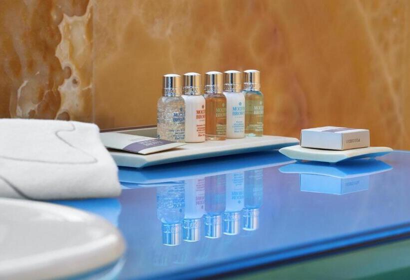 Номер Deluxe, Aria Hotel Budapest By Library Hotel Collection