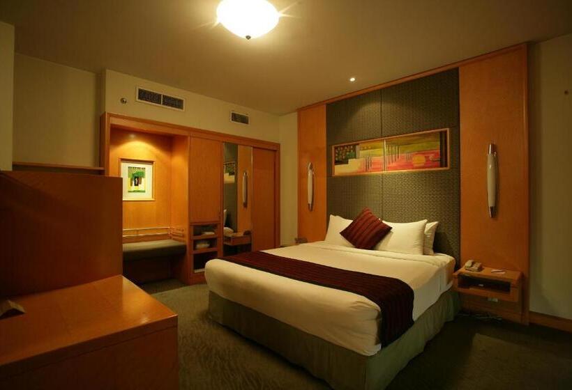 سوییت سوپریور, Lakeshore Hotel & Apartments
